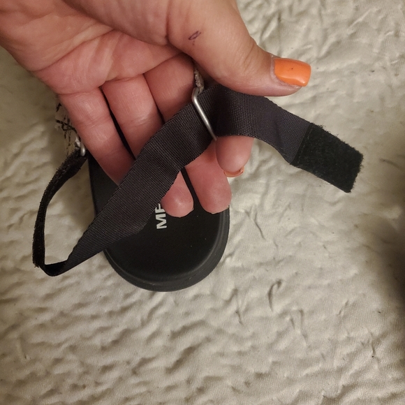 Marble printed sandals - Picture 2 of 3